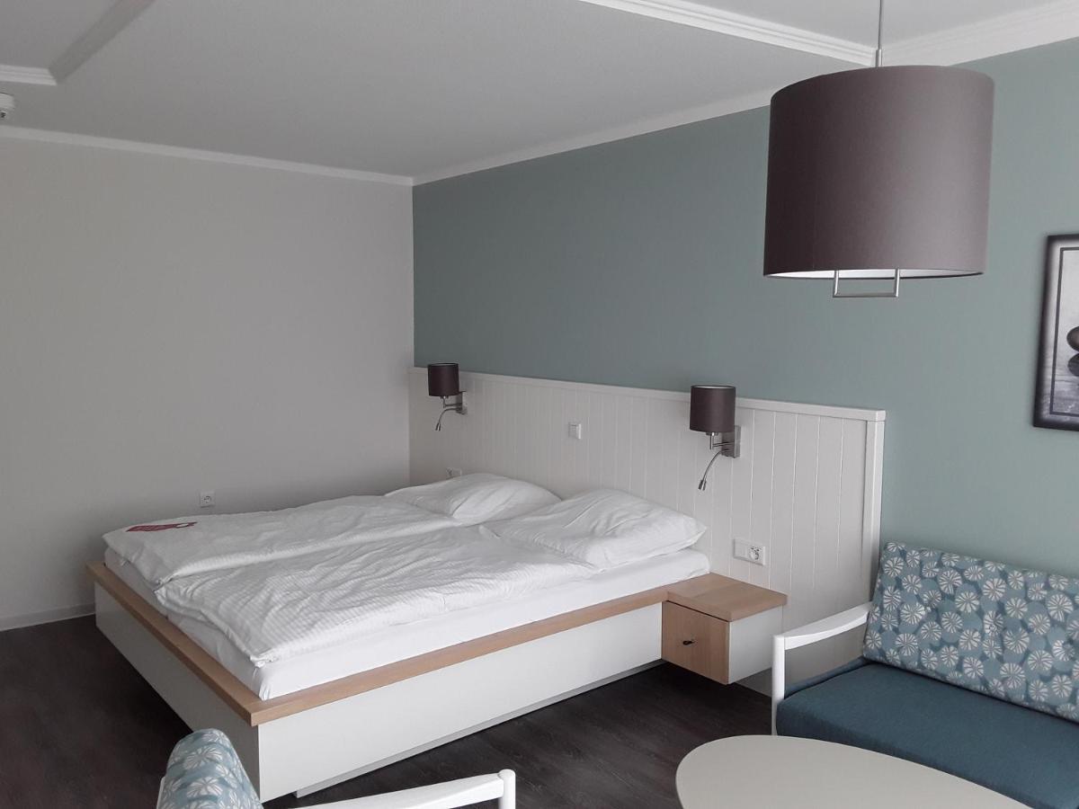 Mingers Hotel Neuharlingersiel Esterno foto