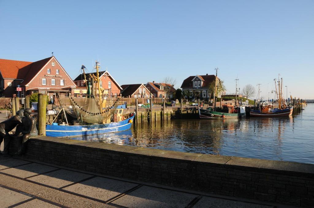 Mingers Hotel Neuharlingersiel Esterno foto