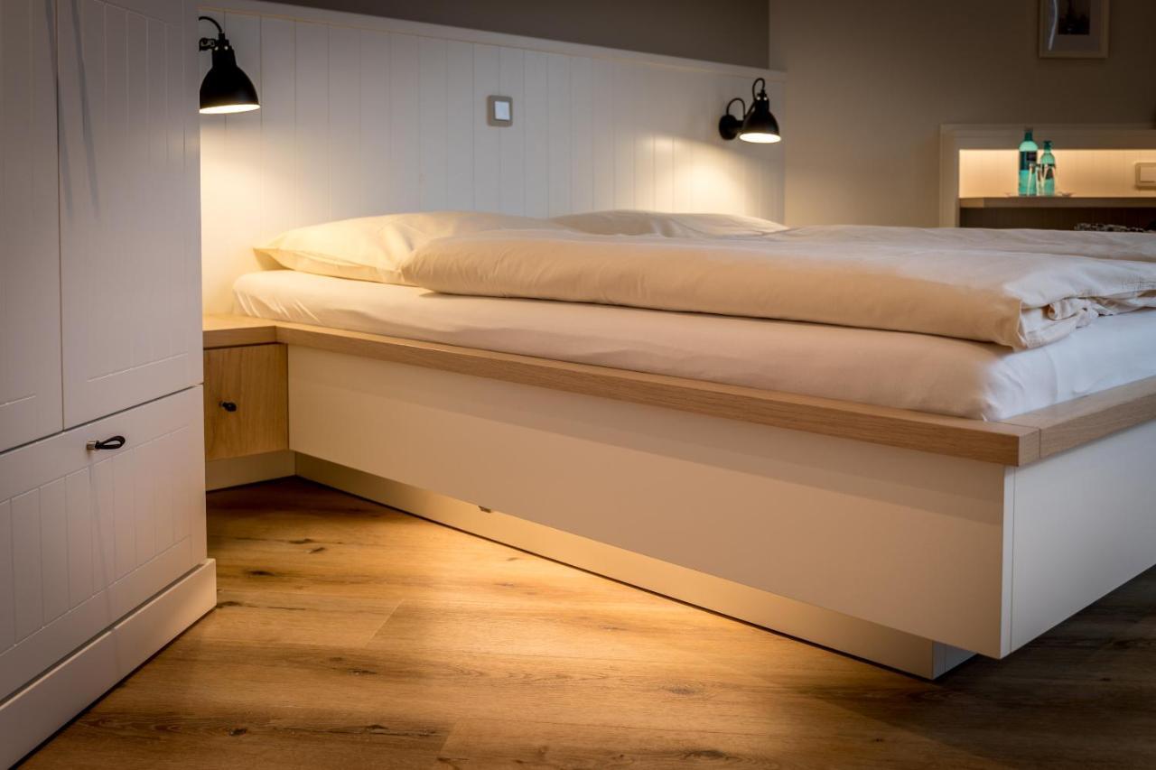 Mingers Hotel Neuharlingersiel Esterno foto